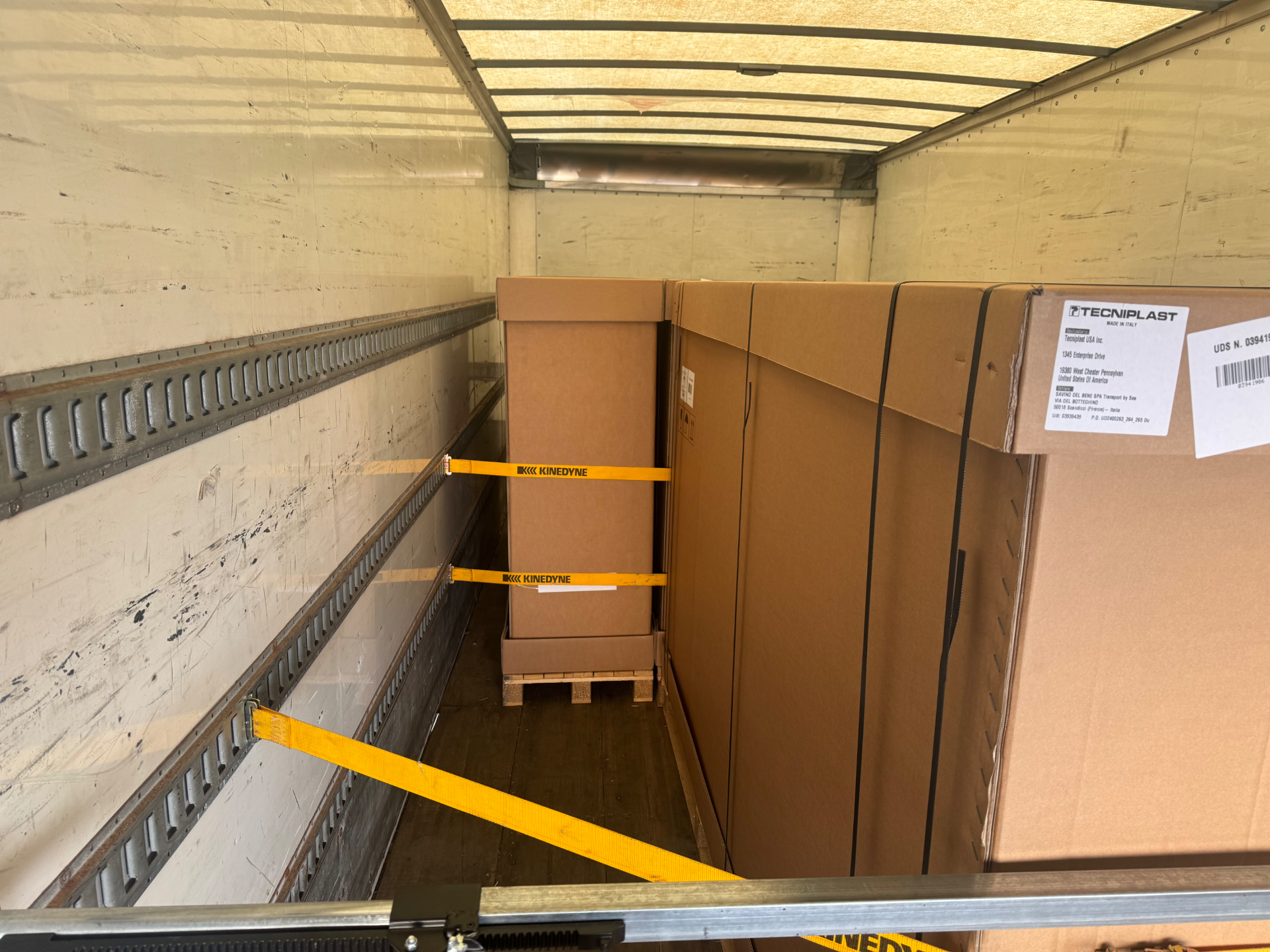 Carolina Dream Logistics | 26ft Box Truck with Liftgate | Wilmington NC